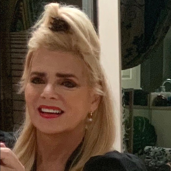 Meet your Posher, Pam - Picture 2 of 2